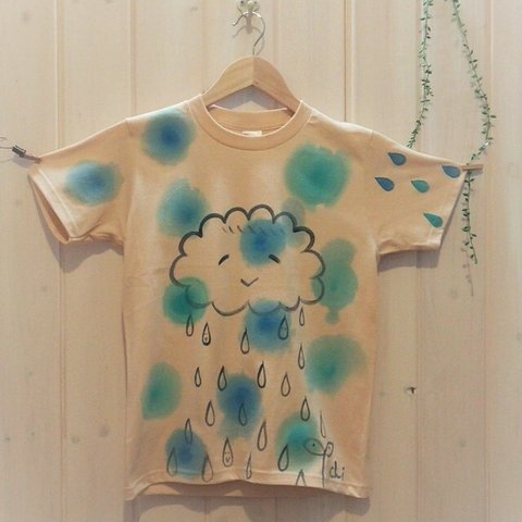 150㎝サイズ☆彡雨雲さんと雨粒ちゃんの手描きtシャツ☆彡