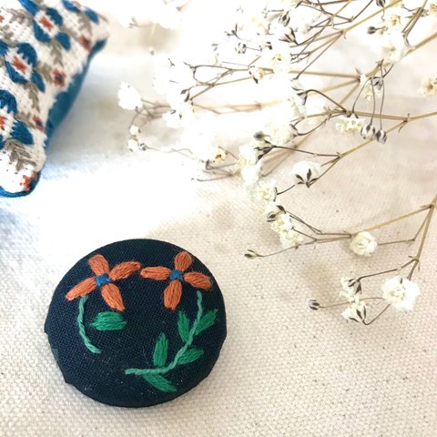 お花の刺繍ブローチ オレンジ