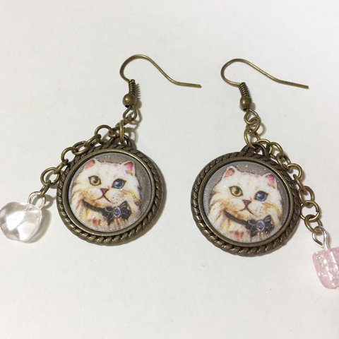 オッドアイキャットの貴婦猫ピアス