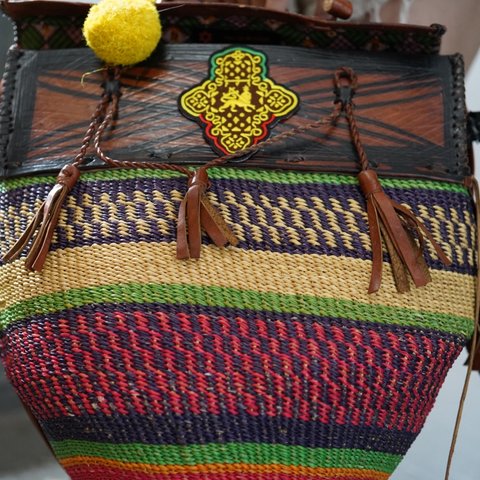 アフリカ　レザー　手編み　カゴショルダー　リメイクバッグ