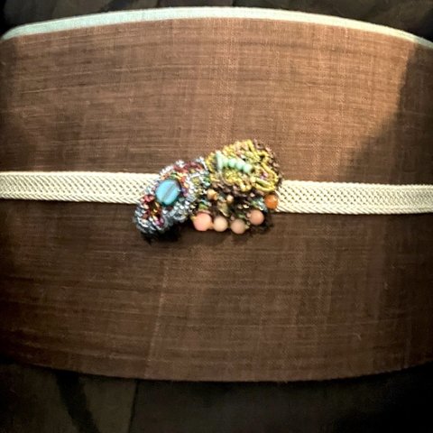 ビーズ刺繍の帯留