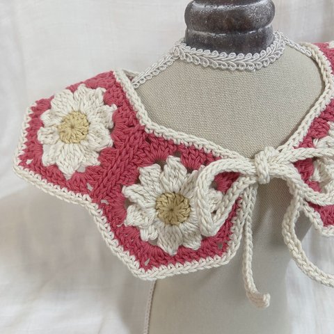 花モチーフのベビースタイ　かぎ編みつけ襟　ハンドメイド商品