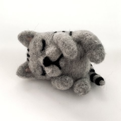 サバトラ猫ちゃん『お昼寝中』羊毛フェルト