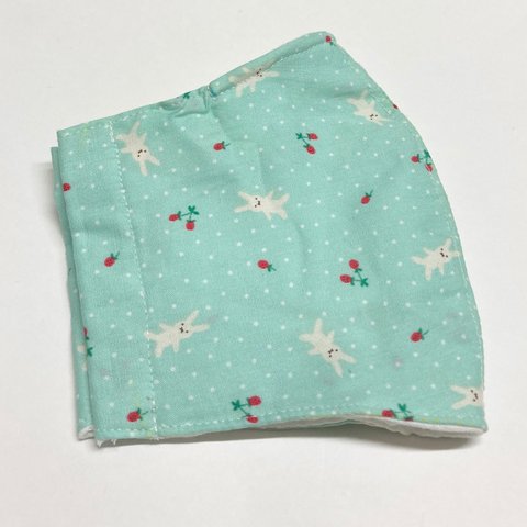 ★新品★ハンドメイド品★夏用通気性重視品★大人用立体マスク（やや大きめ普通サイズ)41★ノーズワイヤー有★兎と苺の水玉柄ツルスベ薄手ブロード生地&ダブルガーゼ生地★リバーシブル可能★白