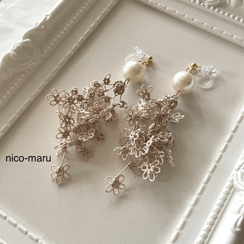 スノーパールとレースの耳飾り◇ airy bouquet ❇︎  natural beige ❇︎ ノンホールピアス《金具変更可能》