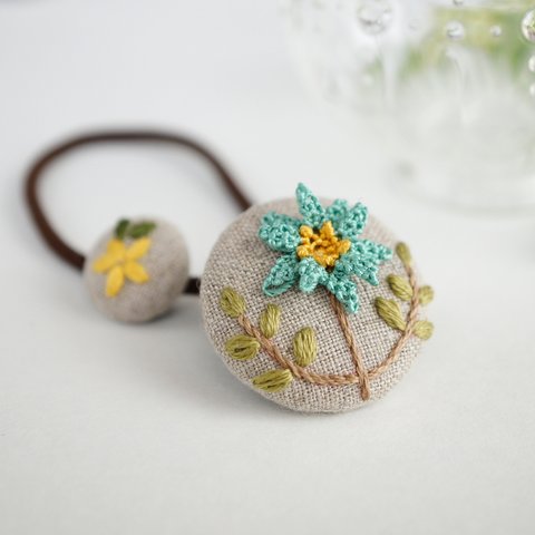 送料無料[針と絹糸で編んだ可憐なお花]シルクイーネオヤ(トルコ刺繍･レース)リネン生地くるみボタンのヘアゴム　ギフトラッピング無料　ベージュ×ミントグリーン