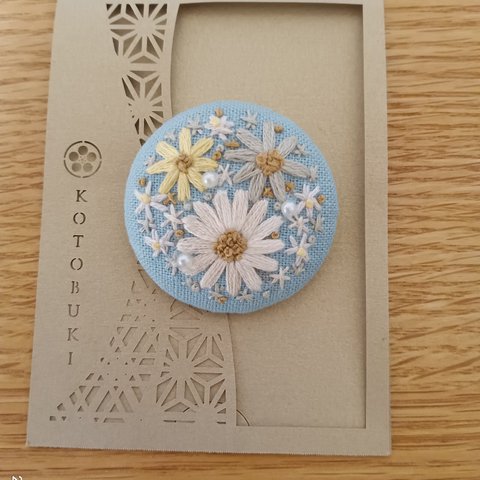 刺繍ブローチ