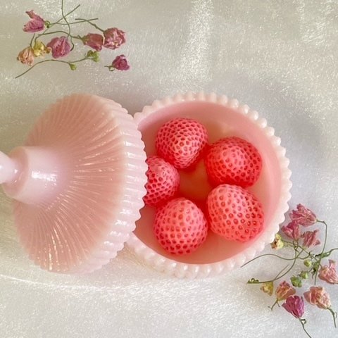 いちごのキャニスター🍓