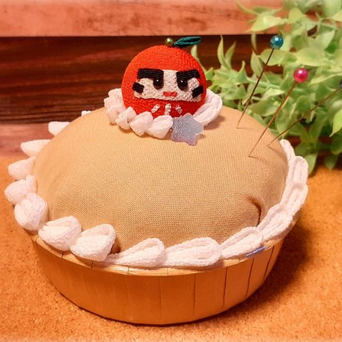 【つまみ細工/ちりめん細工/ピンクッション(針刺し)】だるまさん リンゴのカップケーキ🍎