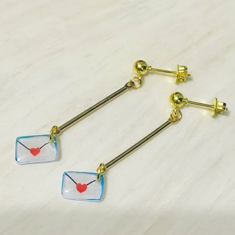 ラブレターの揺れるピアス