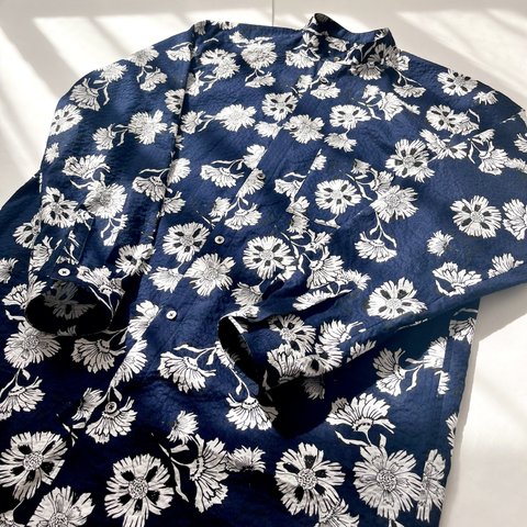 バンドカラー花柄ロングシャツ