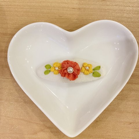 お花のパッチンピン