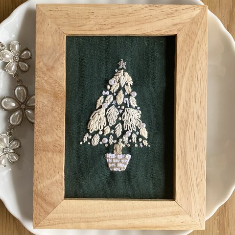 刺繍 フレーム クリスマスツリー ホワイト ビーズ