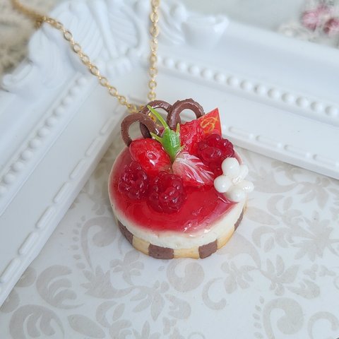 ベリーとチョコのひんやり鮮やか夏ケーキ🍓ネックレス