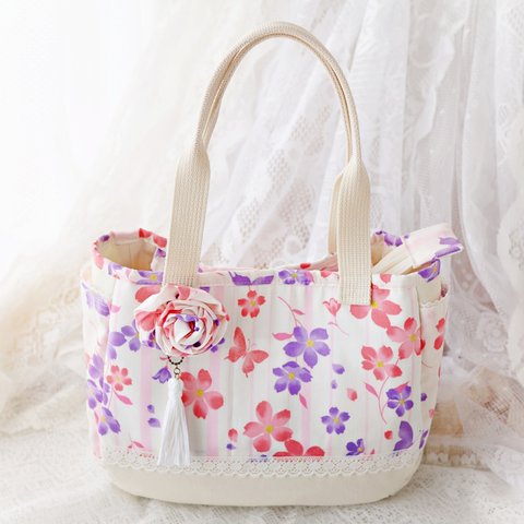 桜と蝶々柄＊春色和洋折衷＊コサージュ＆タッセル付きトートバッグ
