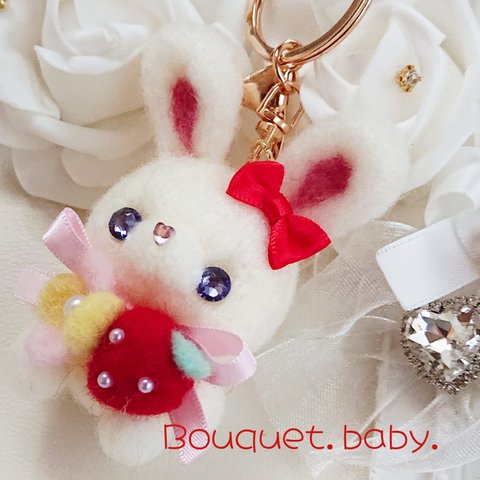 うさ🍓マスコットキーホルダー💝🐰リボン୨୧キッズ୨୧プレゼントにも💛  Bouquet&baby