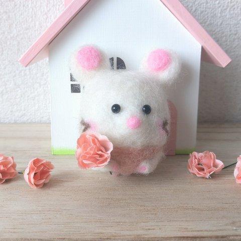 【受注制作】母の日　かわいいねずみのお母さん　ピンク　カーネーション　エプロン　桜色　置物　プチギフト