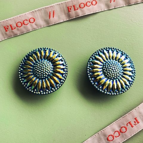 【broach】1コずつ販売 #czech beads#czechglass#チェコビーズ#チェコボタン　向日葵径31㍉　metallic blue