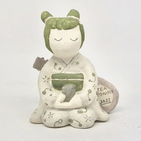 石粉粘土オブジェ「抹茶ガール」ハンドメイド作品"Matcha girl"