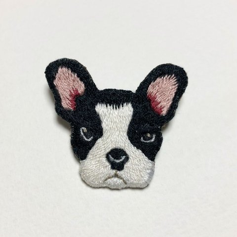 フレンチブルドッグ　刺繍ブローチ