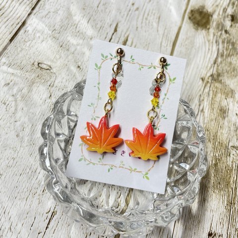 秋🍁紅葉の練り切りイヤリング／ピアス♡フェイクスイーツ