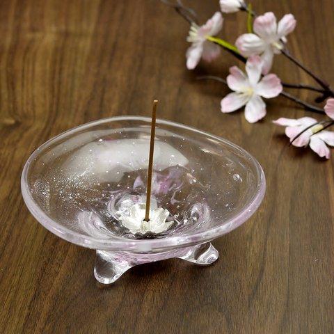 銀舞三つ足香立　金魚（桜花）