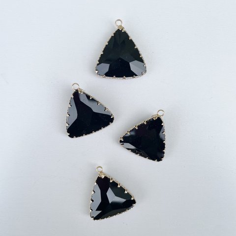 ⚠️特価item【2pcs black #10-1】triangle clear parts トライアングル/三角/クリア/アクリル/透明感/ チャーム