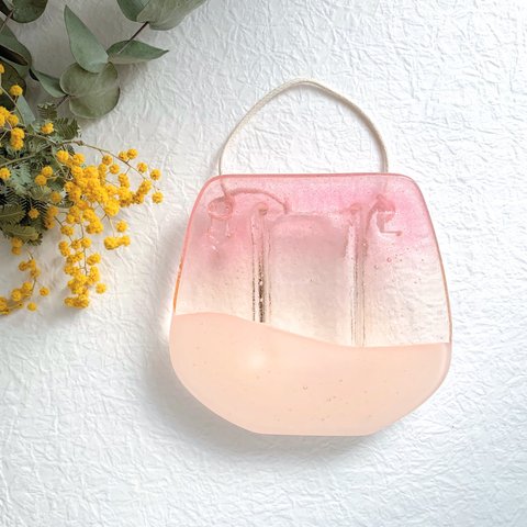 Wall art vase / 水面のピンクグラデーション　ガラスの壁掛け花瓶