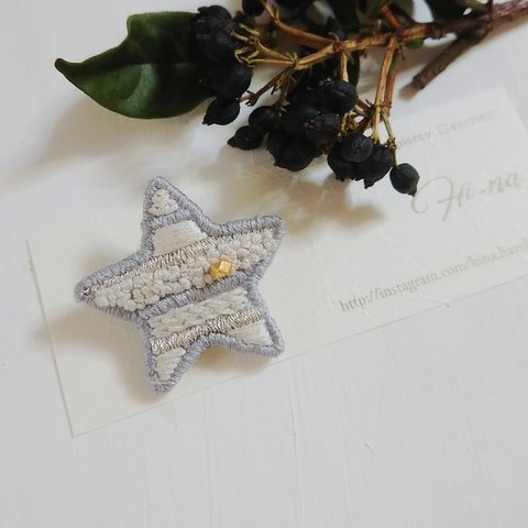 「A・Star」星の刺繍ブローチ  