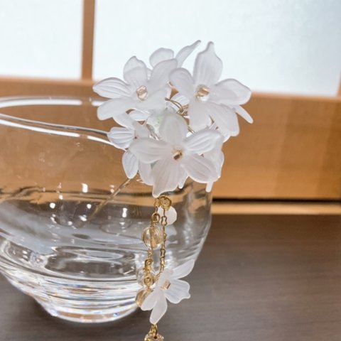 ガラスパールと白花かんざし