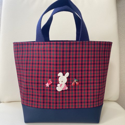 ハンドメイド♡トートバッグ♡赤チェック♡お弁当バッグ♡マチあり♡ワッペン♡カバン♡サブバッグ♡