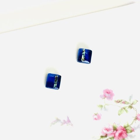ブルーのスクエアと螺鈿のピアスイヤリング【1350】ガラスタイル　浴衣
