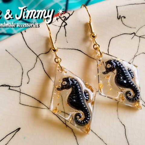 ◇◆Golden Seahorse ピアス(イヤリング)◆◇【ブラック】タツノオトシゴピアス