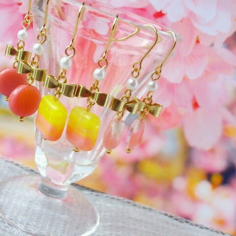 【再販】リボンとピンクチェコガラスの春色プチピアス