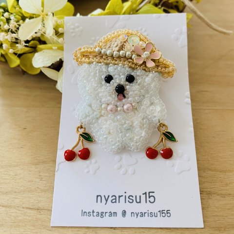 🐻‍❄️🍒さくらんぼ狩りビションちゃんのビーズ刺繍ブローチ🍒👒