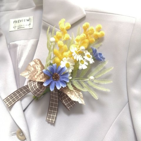 ミモザ　カモミール　マーガレットのコサージュ🌸Corsage Mimosa　フランスリボン　真珠