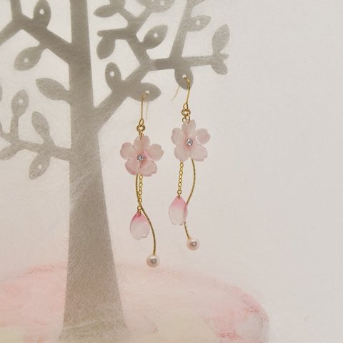 新作🌸桜ピアス ゴールドＬ②