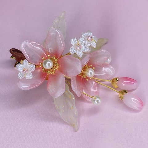 桃の花のヘアクリップ 硝子製