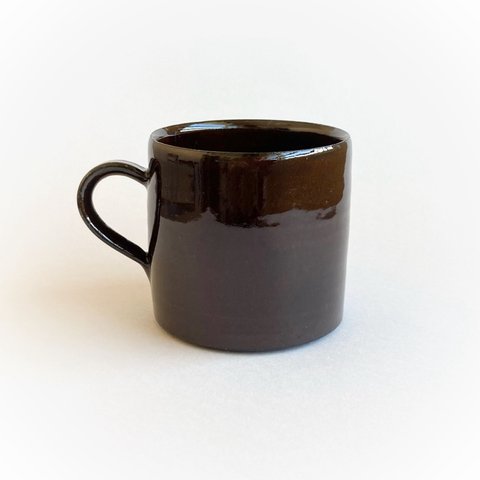 シンプルなマグカップ(ダークブラウン・縦長)　コーヒーカップ / 陶器