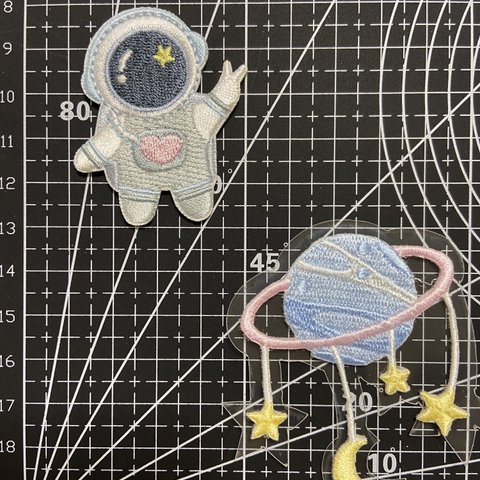 2枚入宇宙　シリーズ　宇宙船　宇宙士　刺繍アイロンワッペンシールタイプ