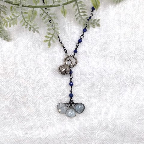 モスアクアマリン&カレンシルバーフラワーのネックレス　-moss aquamarine mermaid tail necklace-