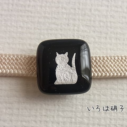 銀猫　黒い帯留め　おすわり　再2