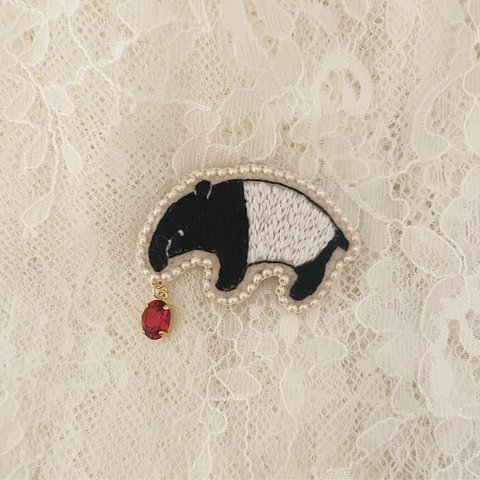 刺繍ブローチ「バク」