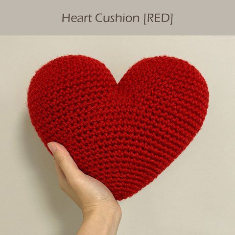 ハート クッション レッド 🤍  赤 毛糸 ニット 編み物 ハート型 ハート形