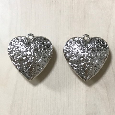 SILVER HEART DESIGN CHARM BEADS