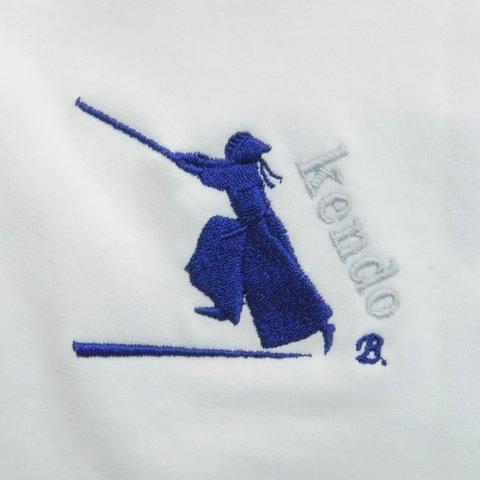 躍動的剣士の刺繍入りＴシャツ　6.2オンス　男女兼用　