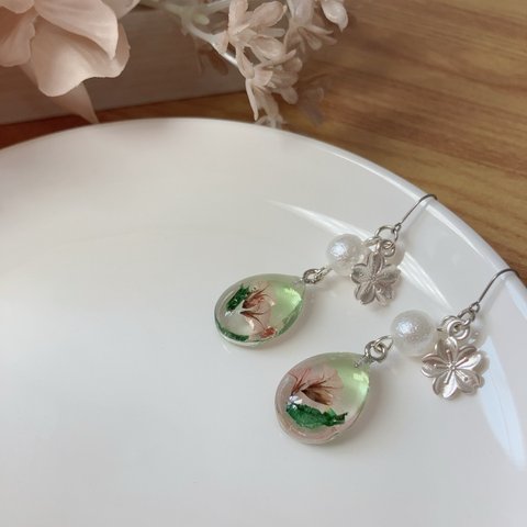 お花とグリーンのしずくピアス/ノンホールピアス