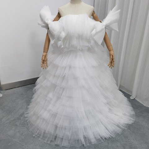 ウェディングドレス ベアトップ 姫袖 リボン 柔らかく重ねたチュールスカート オフホワイト プリンセスライン