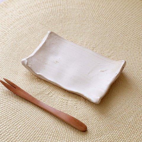【SALE】赤陶土と白マット釉の豆板皿
