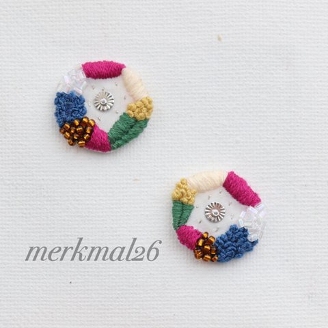 刺繍　イヤリング　丸　ビーズ　ピアス　スパンコール　花　いってんもの　一点物　個性的　個性　個性派　唯一無二　フレンチシック　カラフル　モチーフ　青　古着　古着系　ギフト　ピンク　ヴィンテージライク